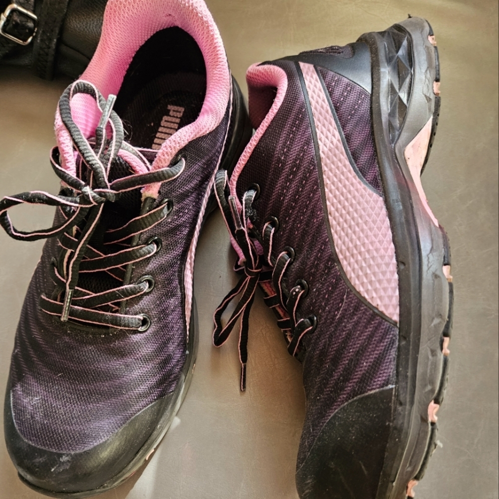 Puma Womens reinforced toe, oil and slip resistant work shoes.